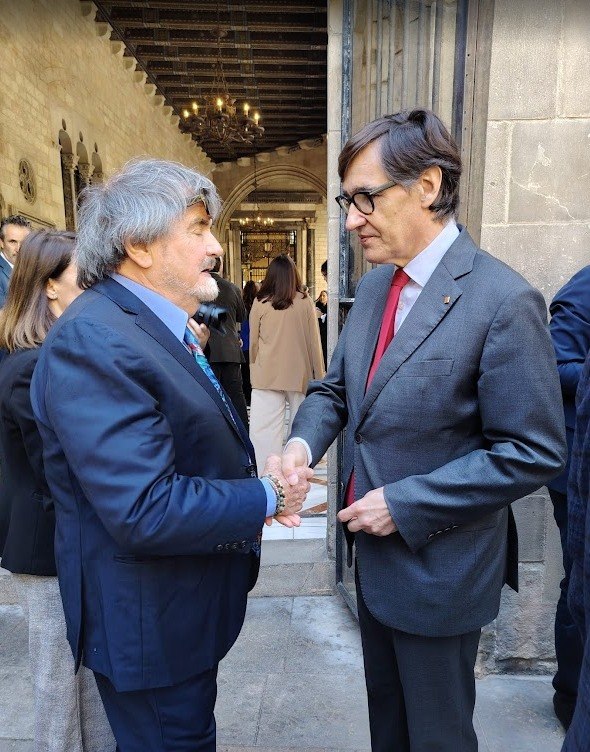 Cónsul Carlos Azpurúa participa en celebración de Sant Jordi en el Palau de la Generalitat